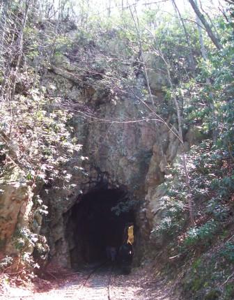 File:Doe River Gorge Tunnel1.JPG