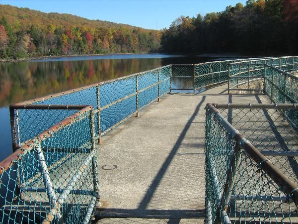 File:Lakeside Trail - Bays Mountain Dam.jpg