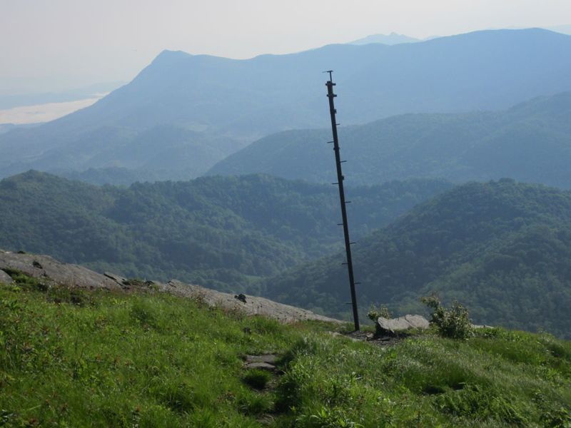 File:AM Snake Mountain Pole.jpg