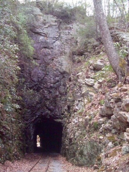 File:Doe River Gorge Tunnel2.JPG