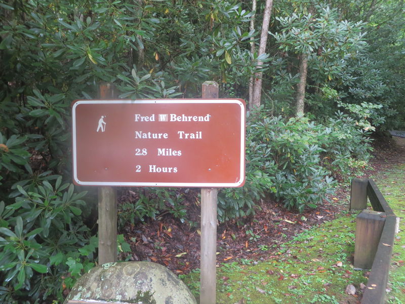 File:Roan Fred Behrend Trail Head sign.jpg