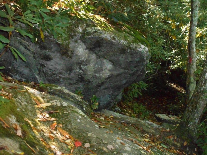 File:Roan Raven Rock on the trail.jpg