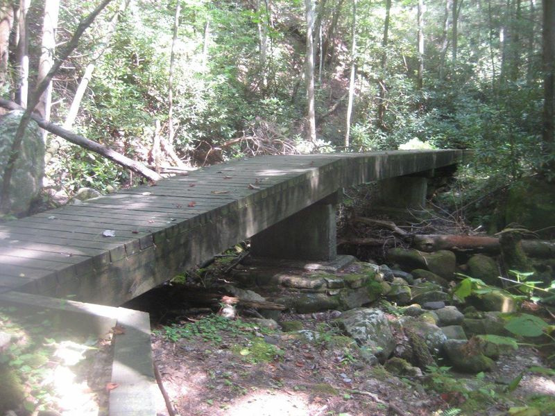 File:Squibb Creek trail bridge.jpg
