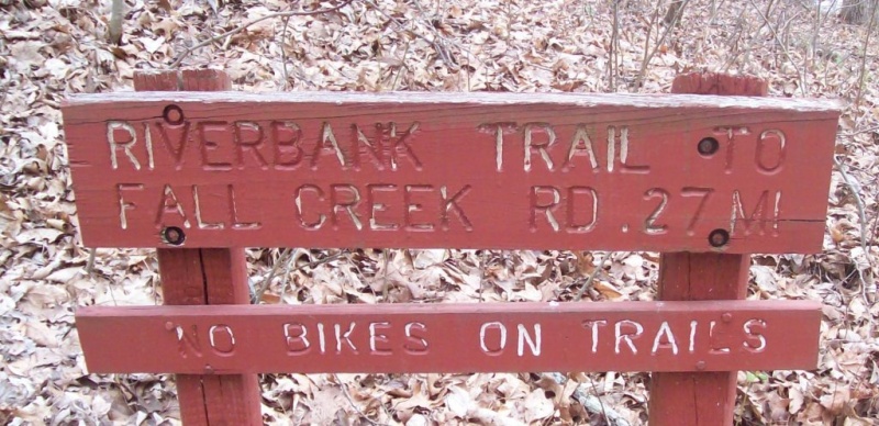 File:WPSP Riverbank Trail sign.JPG